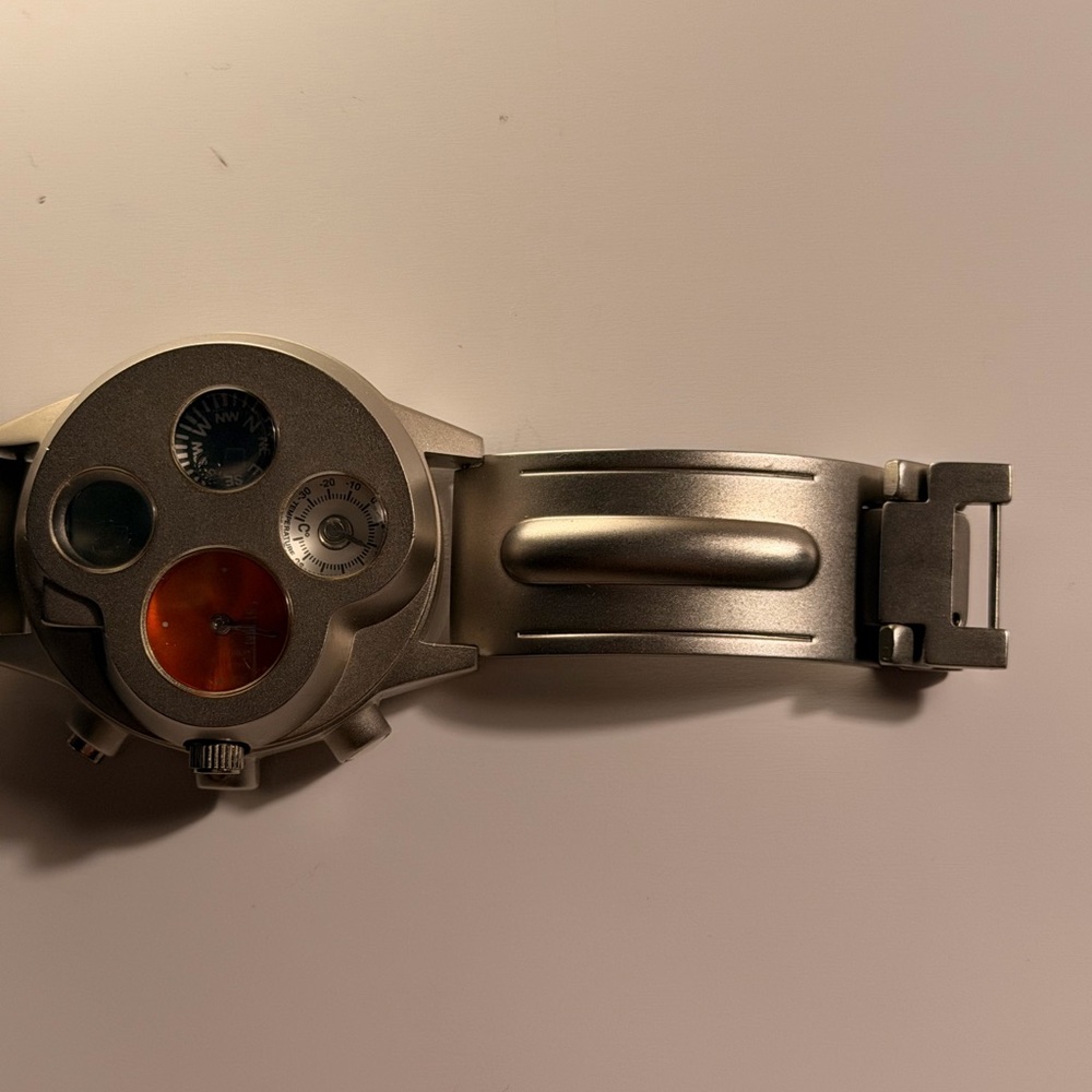 Funky Watch - Picture 10 of 11